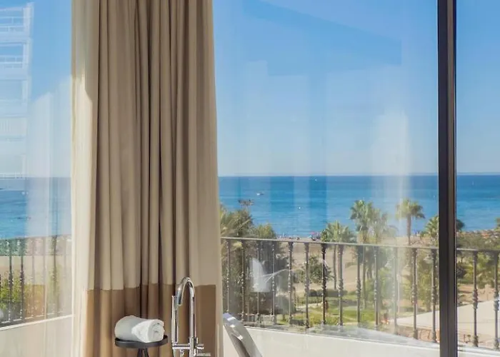 Comfy Studios Hotel